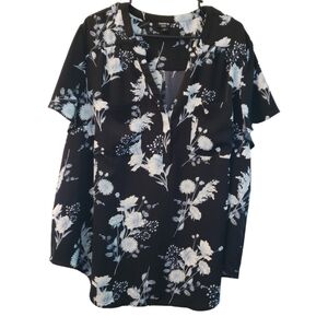 Torrid floral short sleeve top